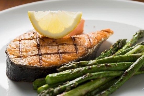 how-to-cook-grilled-salmon-steak how to cook grilled salmon steak 550x366 How to Cook Grilled Salmon Steak