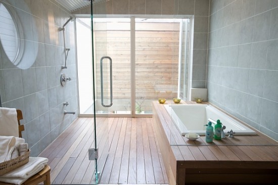 How to Know if Your Bathroom Needs Repair how to know if your bathroom needs repair 550x366 How to Know if Your Bathroom Needs Repair