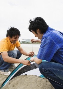 make-kite make kite 212x300 How to Make a Kite