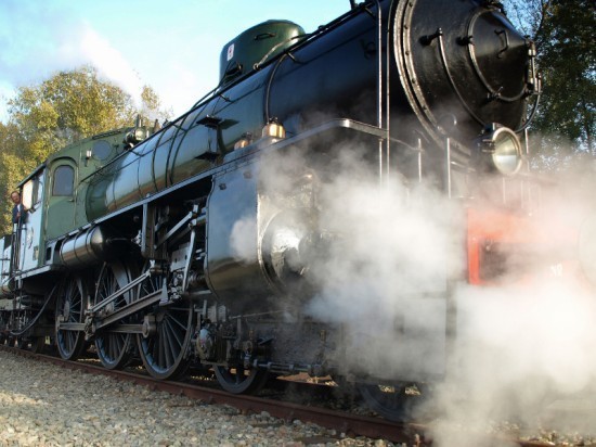 OLYMPUS DIGITAL CAMERA train engine 550x412 Who Invented the Train?